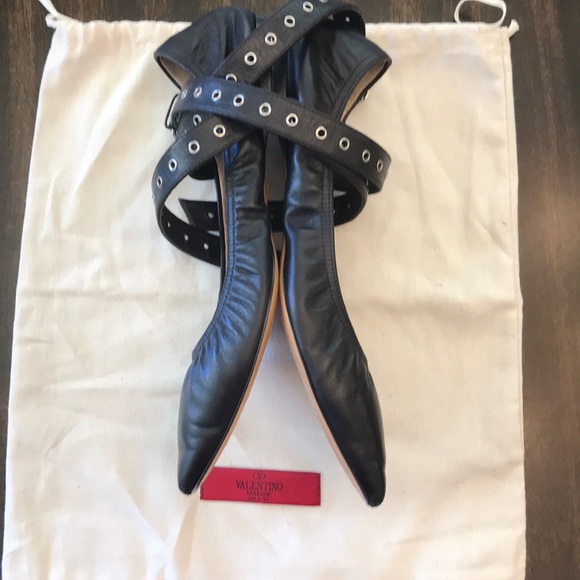 Authentic Valentino Black Leather Grommet Ankle Wrap Flat - Picture 6 of 8